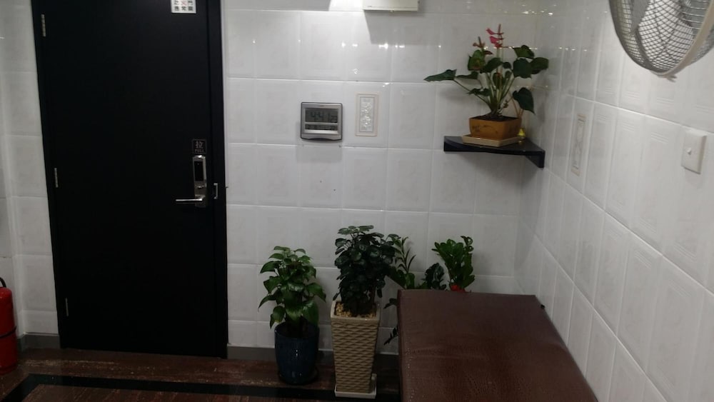 Tom's Guest House