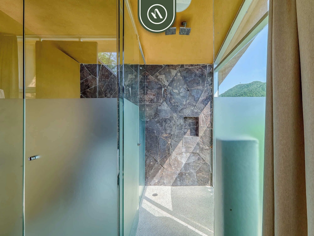 Luxury Oceanfront Villa - Private Beach - Pool