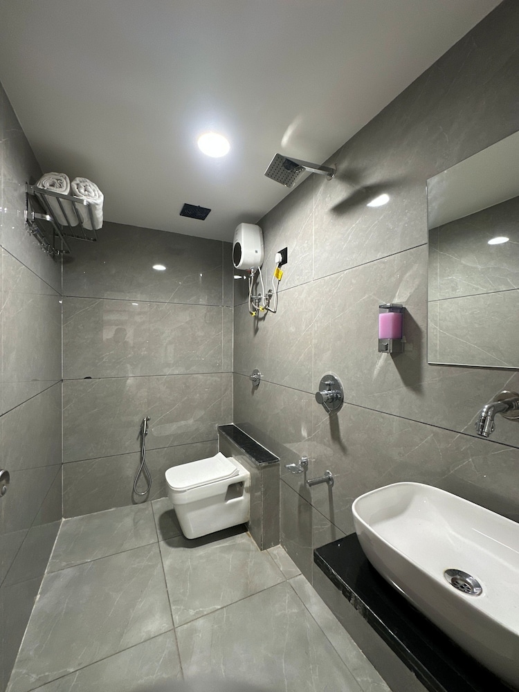 HOTEL GRAND SHIVA