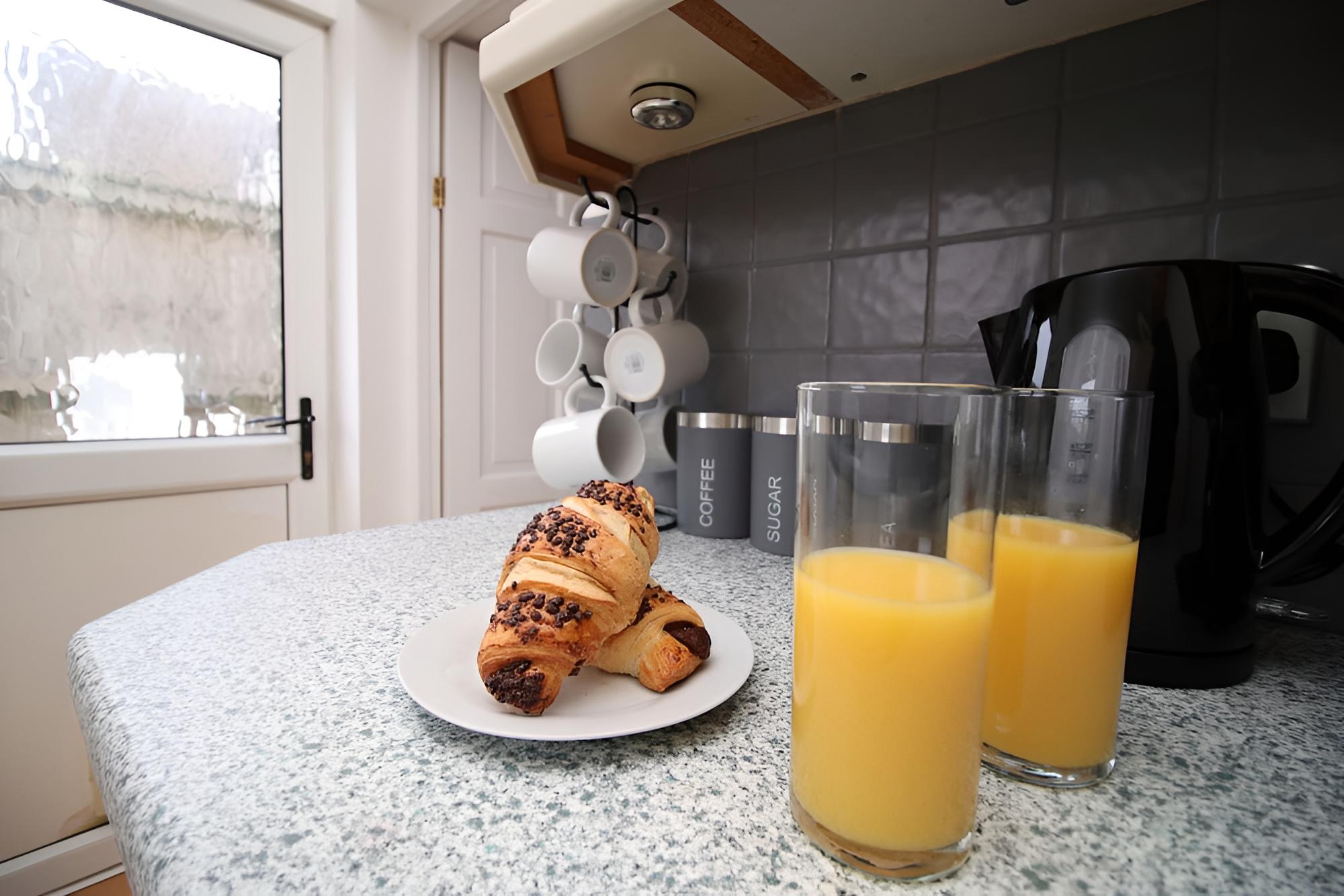 Cardiff Vacations - Mawr Terrace by Ty SA -NEW sleeps 8 - Property Image 3