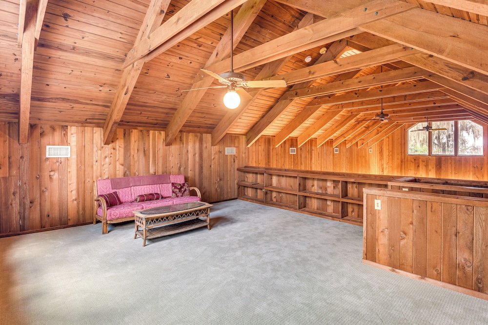 Little Lake George Hideaway w/ Furnished Boathouse