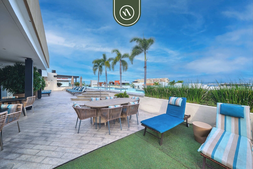 Amazing 1 BR Condo - Zona Romantica - Rooftop Pool
