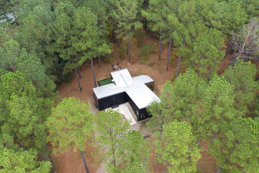 Broken Bow Cabin w/ Hot Tub: 6 Mi to Lake! view 3