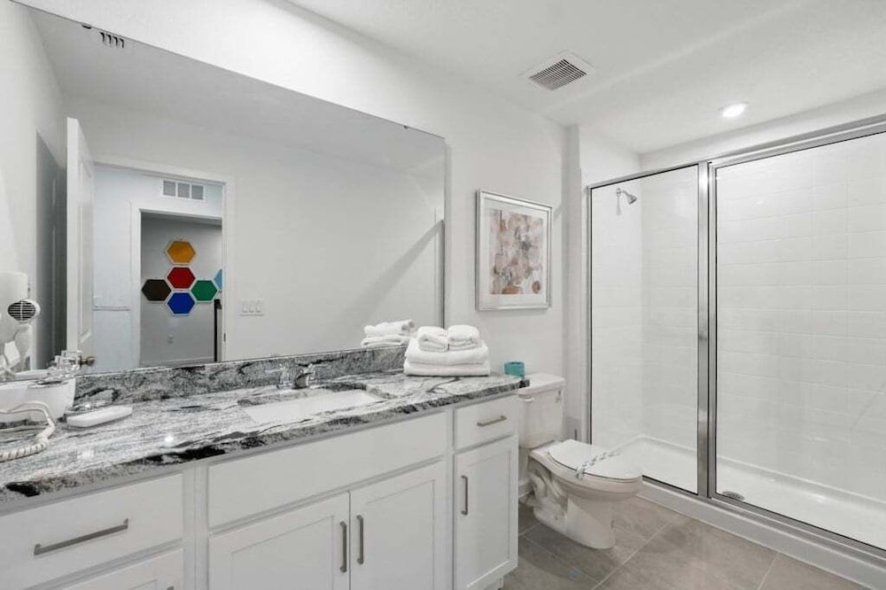 Beautiful Chic Radiance Home With Pool 5 Bedroom Townhouse