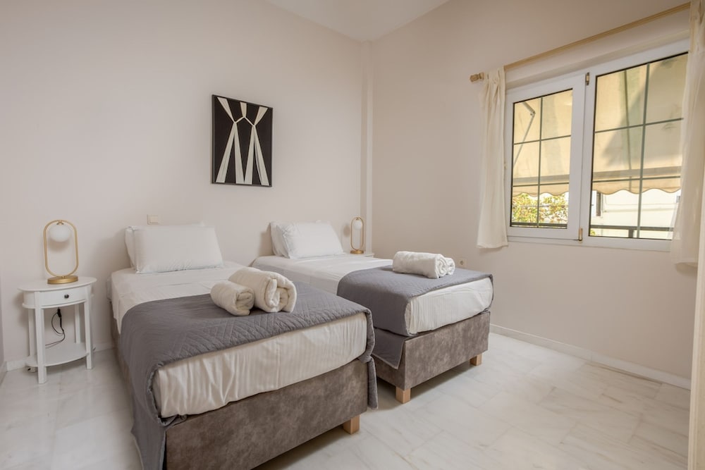 The White Marble Luxury City Apt