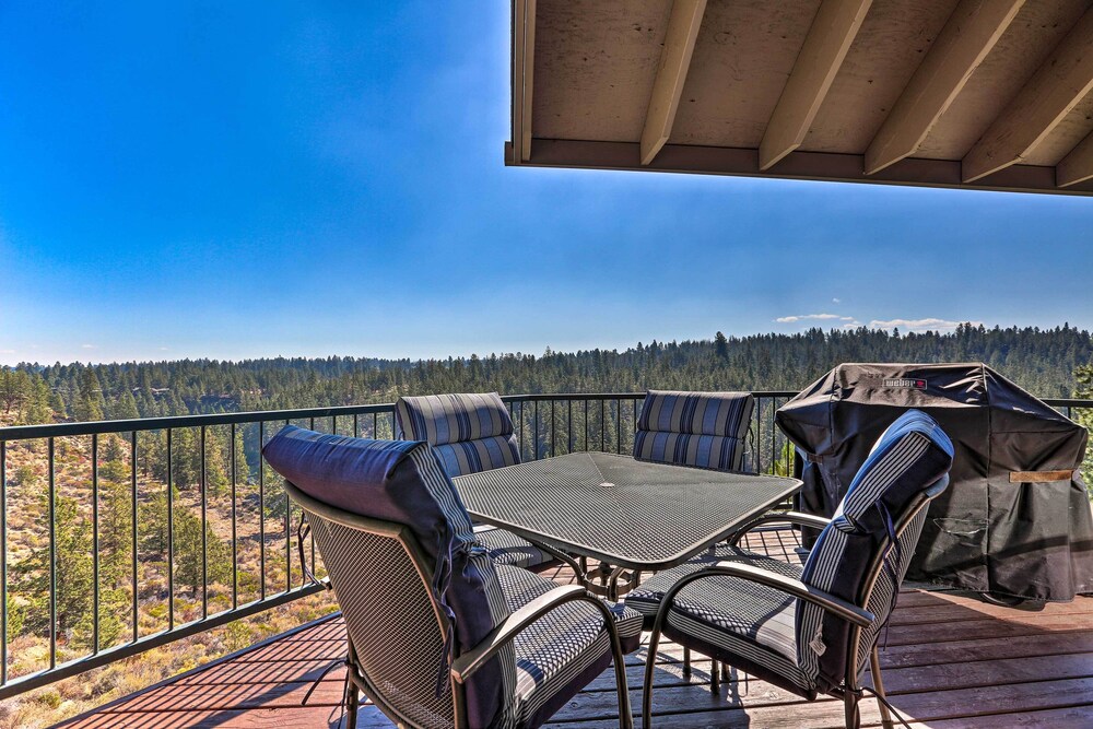 Hiking Trail & Hot Tub Access: Bend Condo w/ Deck