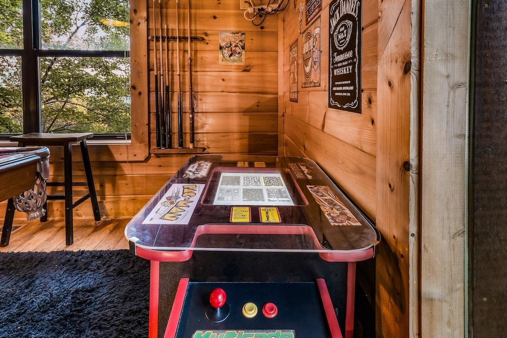 The Smoky Pines 2 Bedroom Cabin