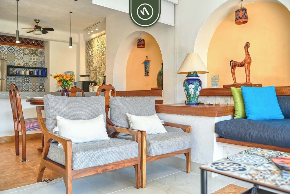 Ocean View 1Br Condo-balcony-beach-pool - 606