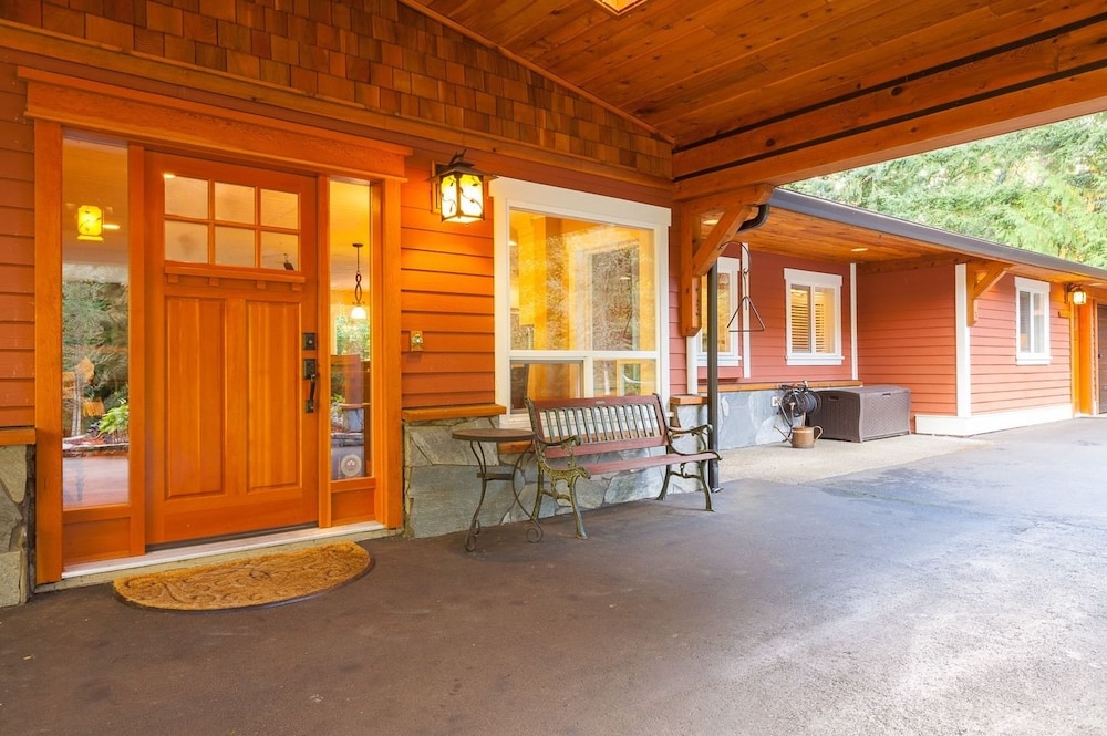 Creekside B & B