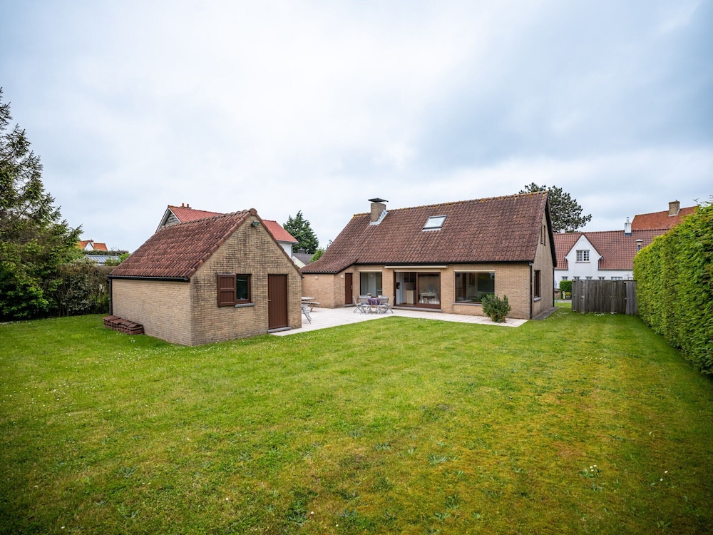 Villa in St-idesbald Near Sea Beach