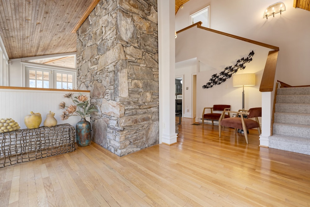 Mountain Hollow Estate by Avantstay Great Views