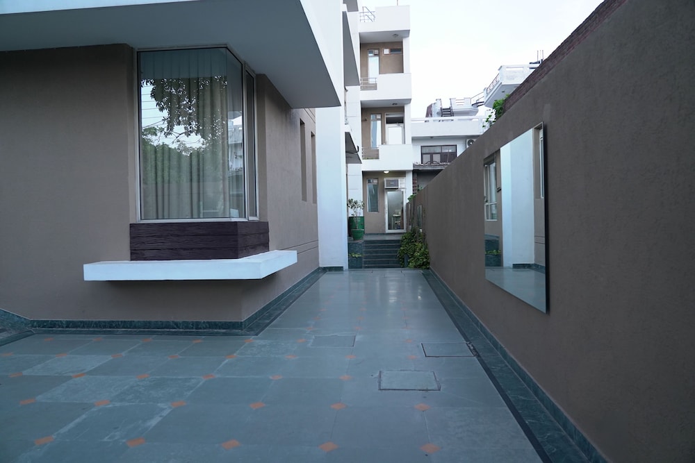 Noida Vacations - Mint Metropolitan Grand - Property Image 98