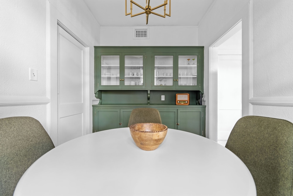 Stylish 3BR Retreat w Porch and garden