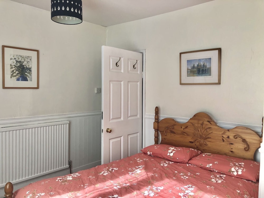 Entire Cottage Style Flat in Heart of Wallingford view 3