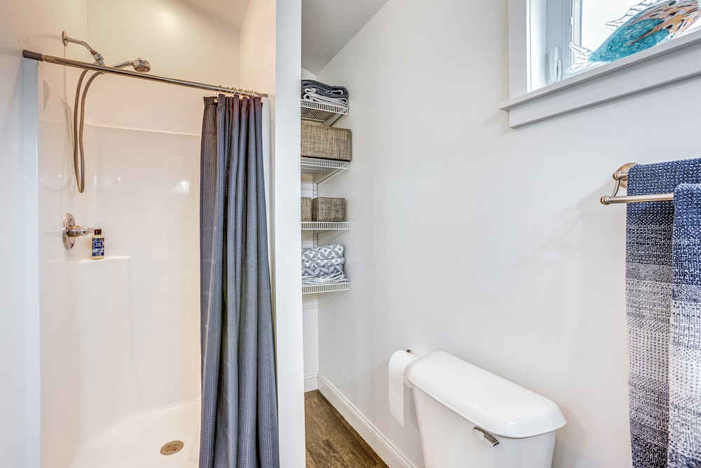 Close to Trails & Town! Artsy Apt in Frankfort
