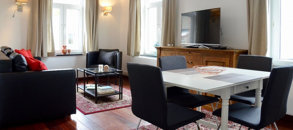 Le Baron Apartments