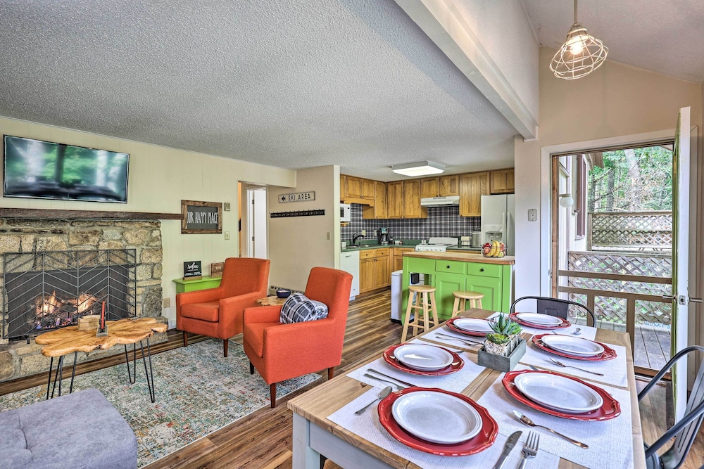 Sugar Mountain Condo w/ Balcony: Steps to Golf!