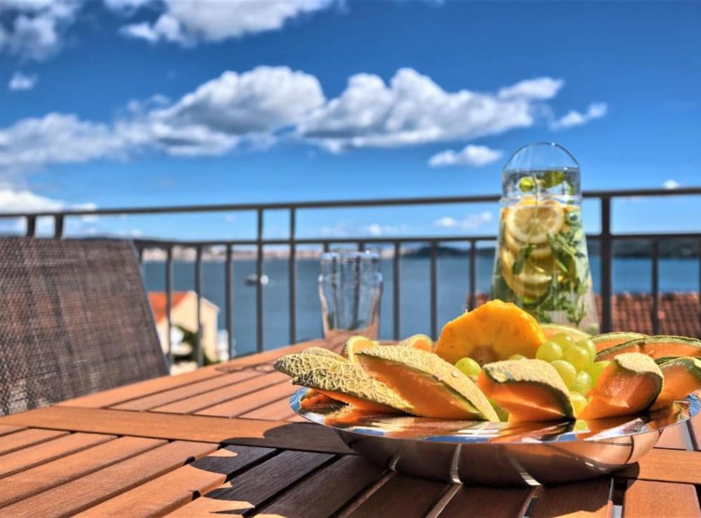 Apartment Domenico - 50 m From the sea