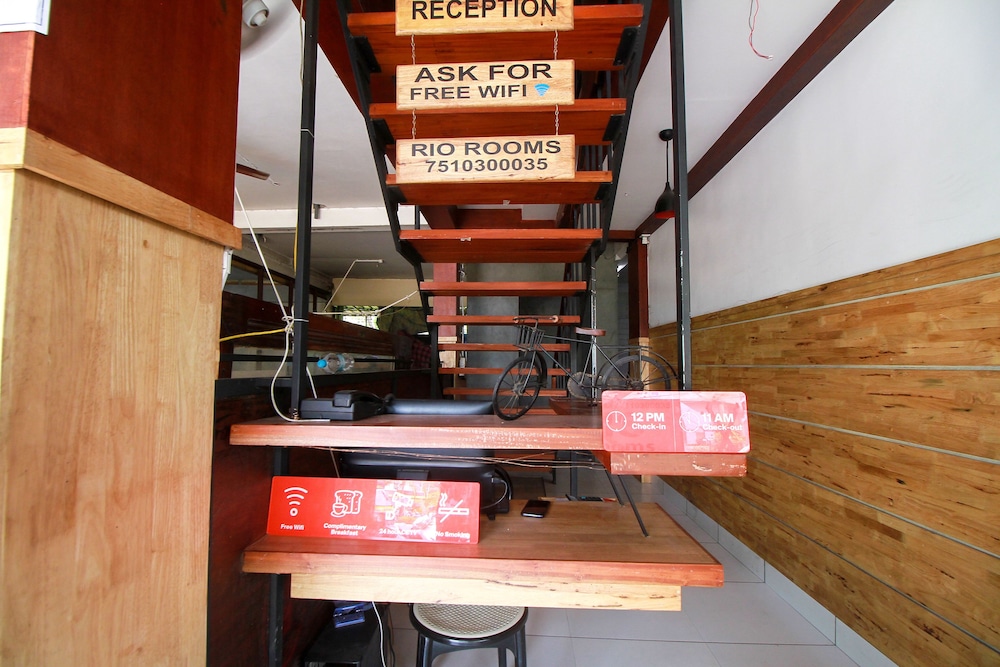 Lobby & Reception