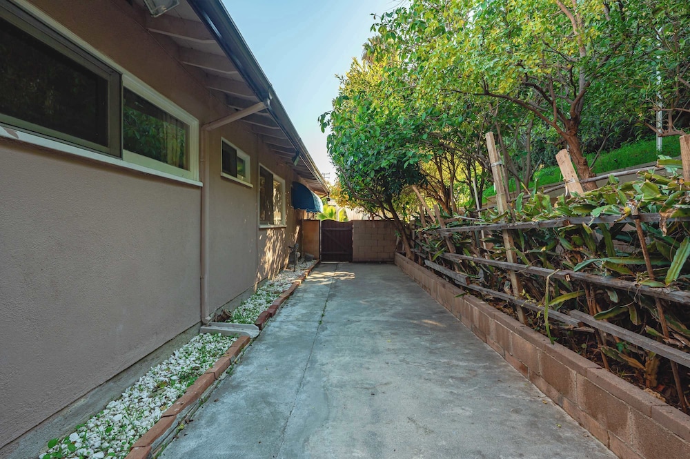Newly Updated Family Retreat Safe Area Near Dtla