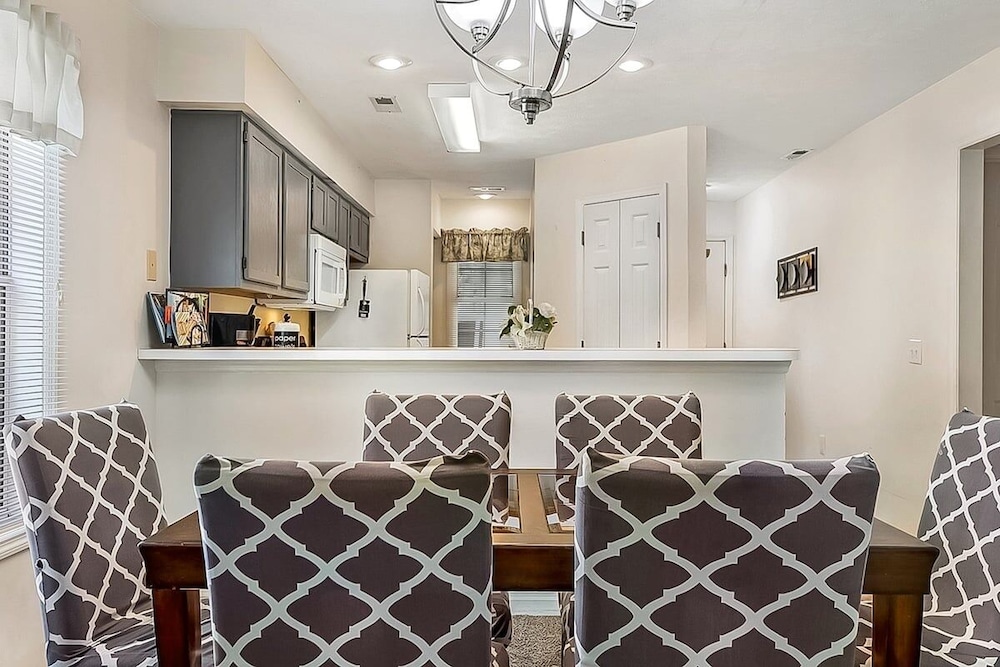 River Oaks 33f 2 Bedroom Condo
