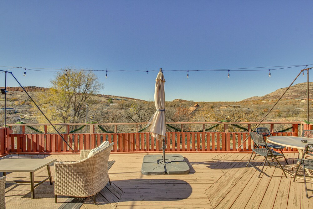 Medicine Park Getaway: Kayaks, Deck & Mtn Views! view 5