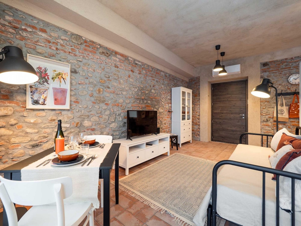Green Lodge - Apartment 3 - 1 BR 1 Bath