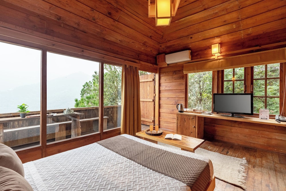 Alaya Stays Suro Woodcrest Chalet