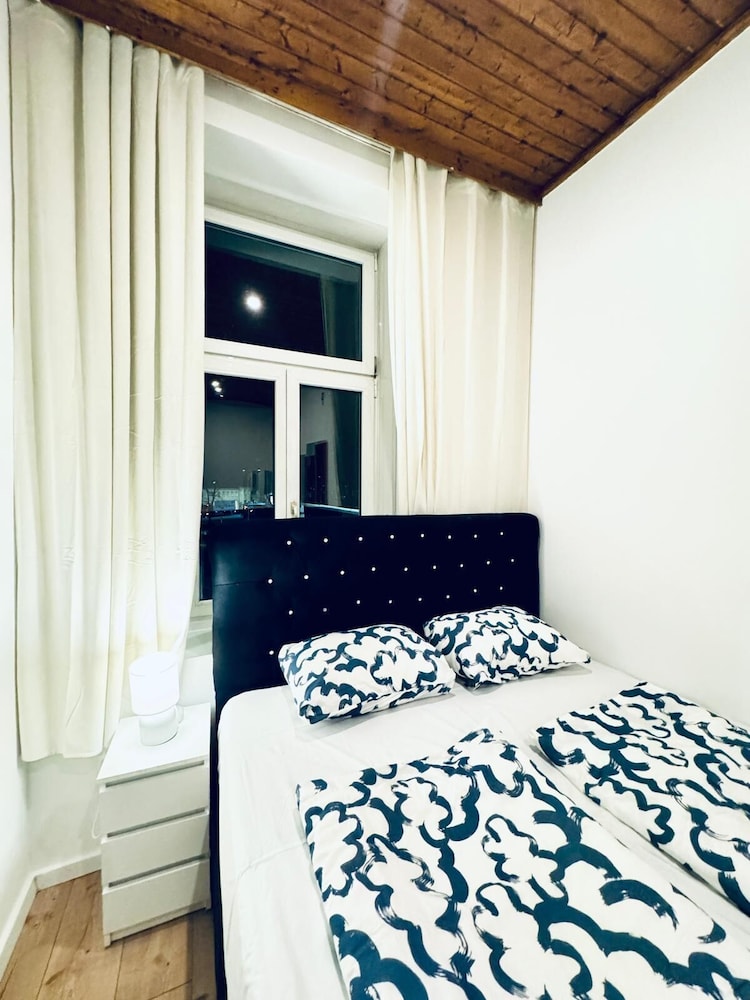 5BR Apartment Near Kaufpark Alterlaa