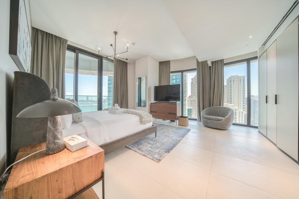 Serene Beachfront Ain Dubai View at Address JBR