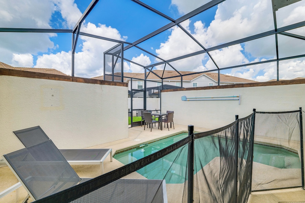 Family Oasis in Championsgate: Private Pool!