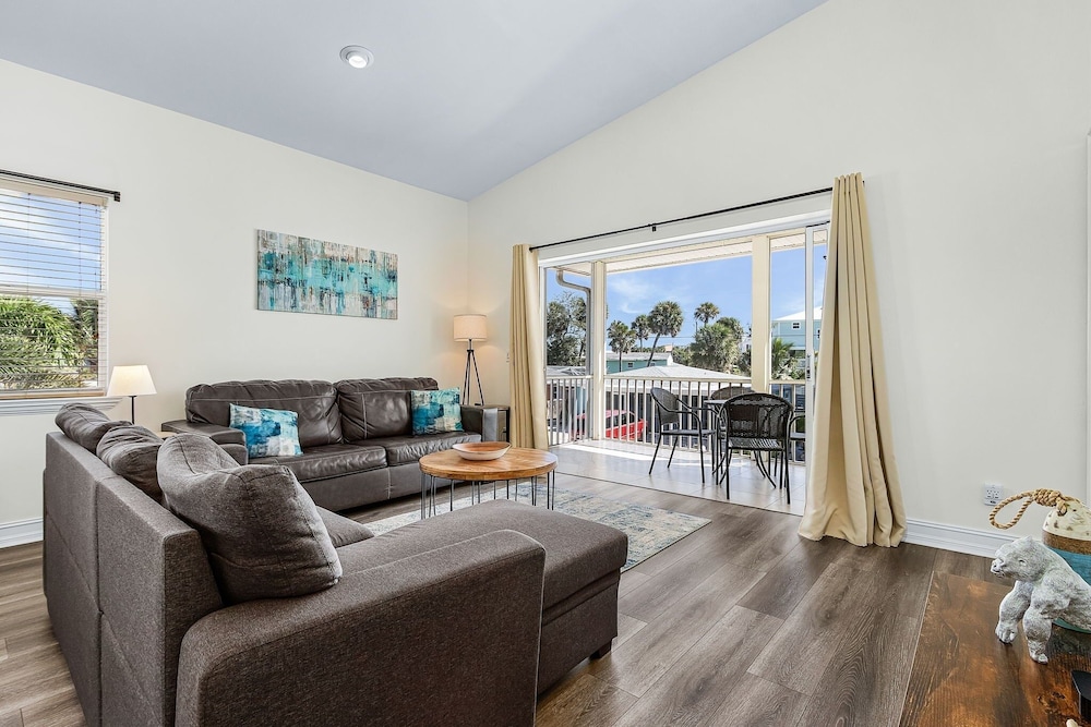 241 Miramar Waves: 3br W/ Heated Pool 3 Bedroom Home
