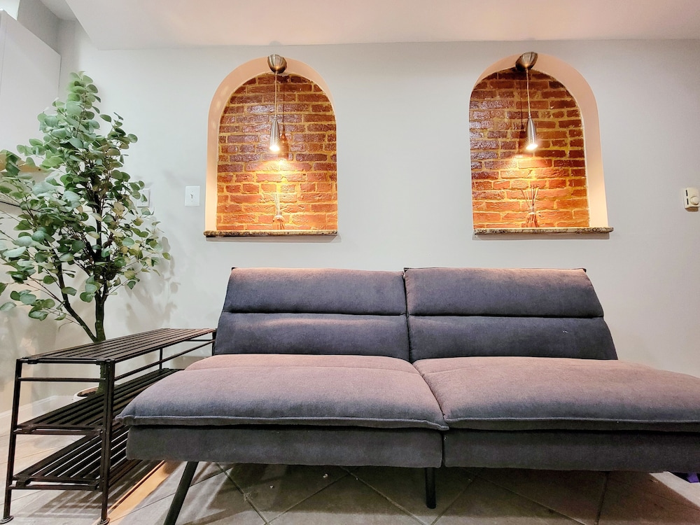 1-BD Home near Stadiums Free Parking