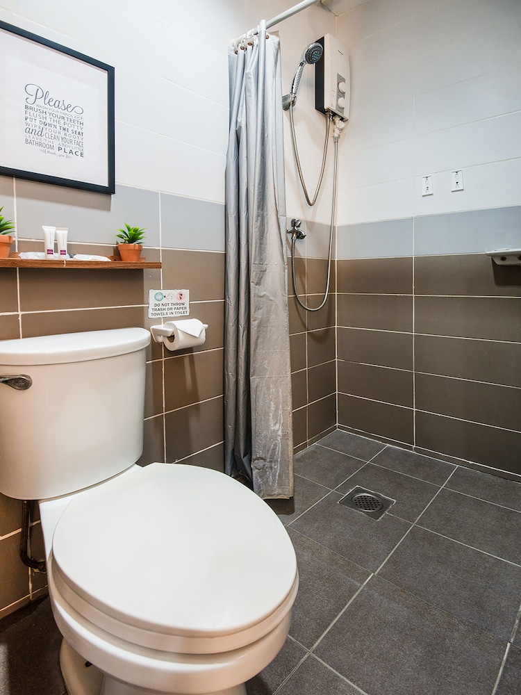 Cebu Vacations - OYO 443 Maria Cristina Arcade Suites - Property Image 1