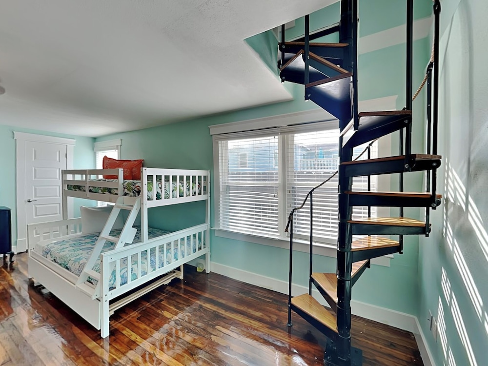 Seawall Celebration Manor by Ryson Vacation Rentals