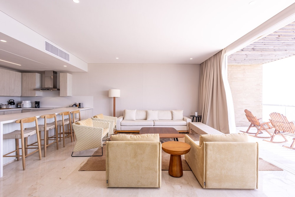 Oceanview 3BR Condo w spa gym