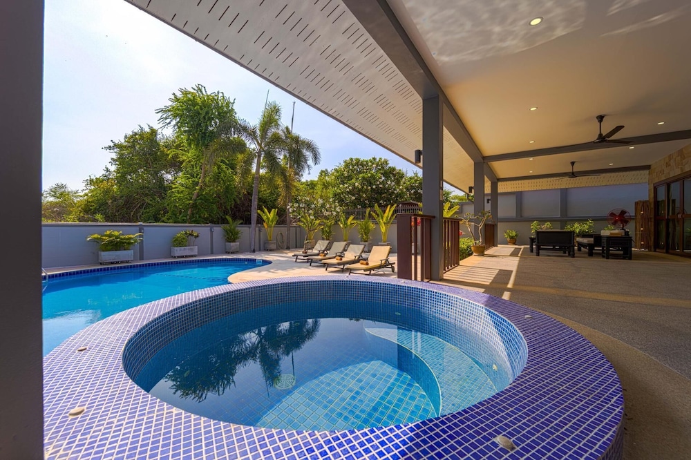 Lovely 3BR Villa in good Location CV3MA