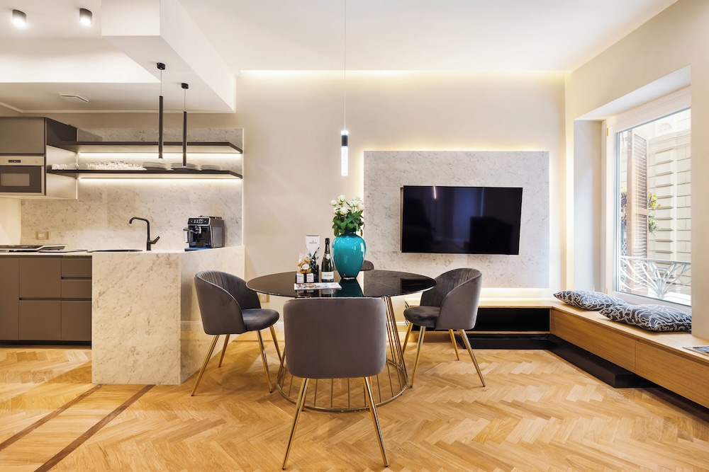 Spanish Steps Apartments
