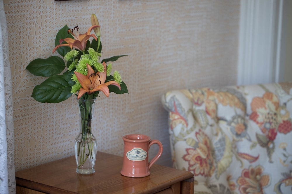 Camellia Inn