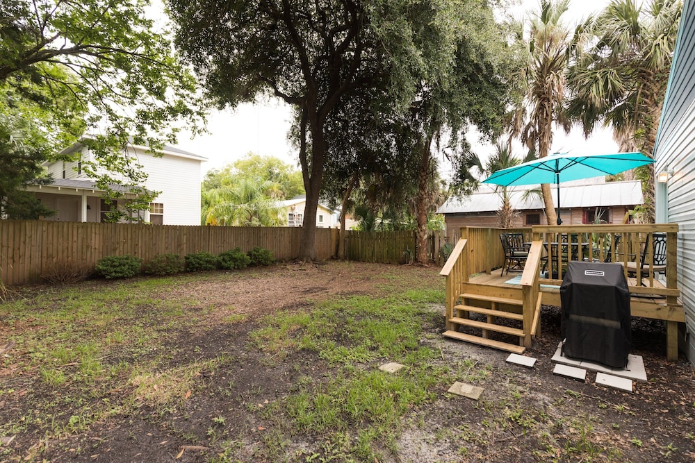 Charming Downtown Cottage 3 Bedroom Home