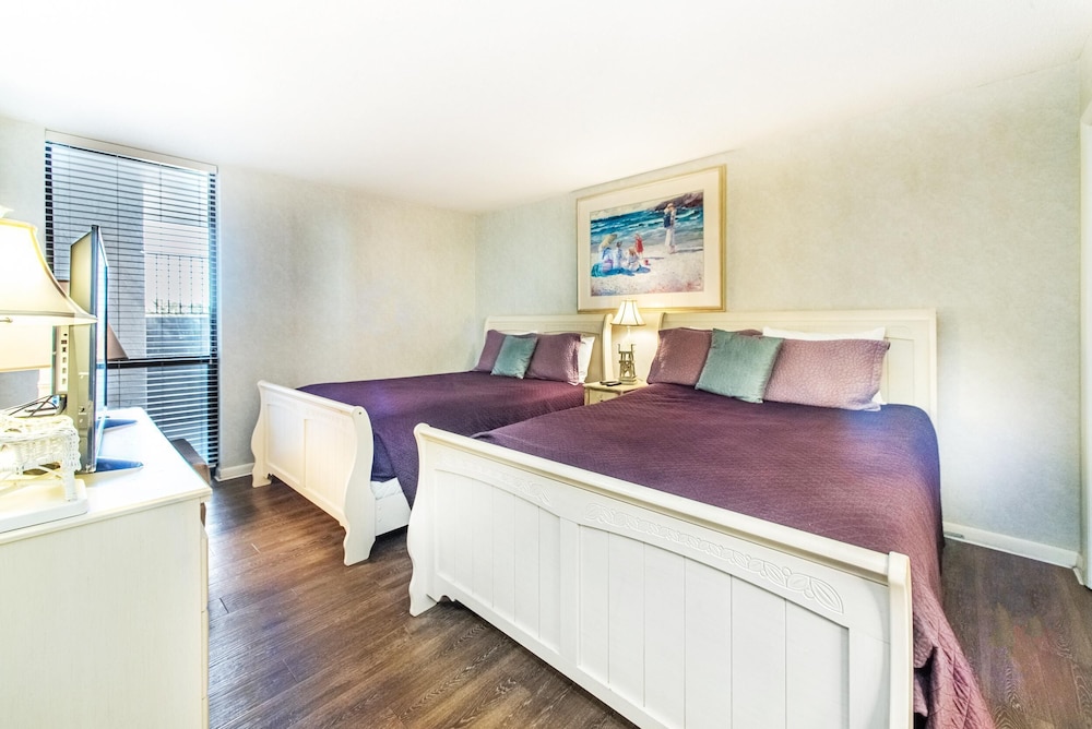 Leeward 308 at Edgewater