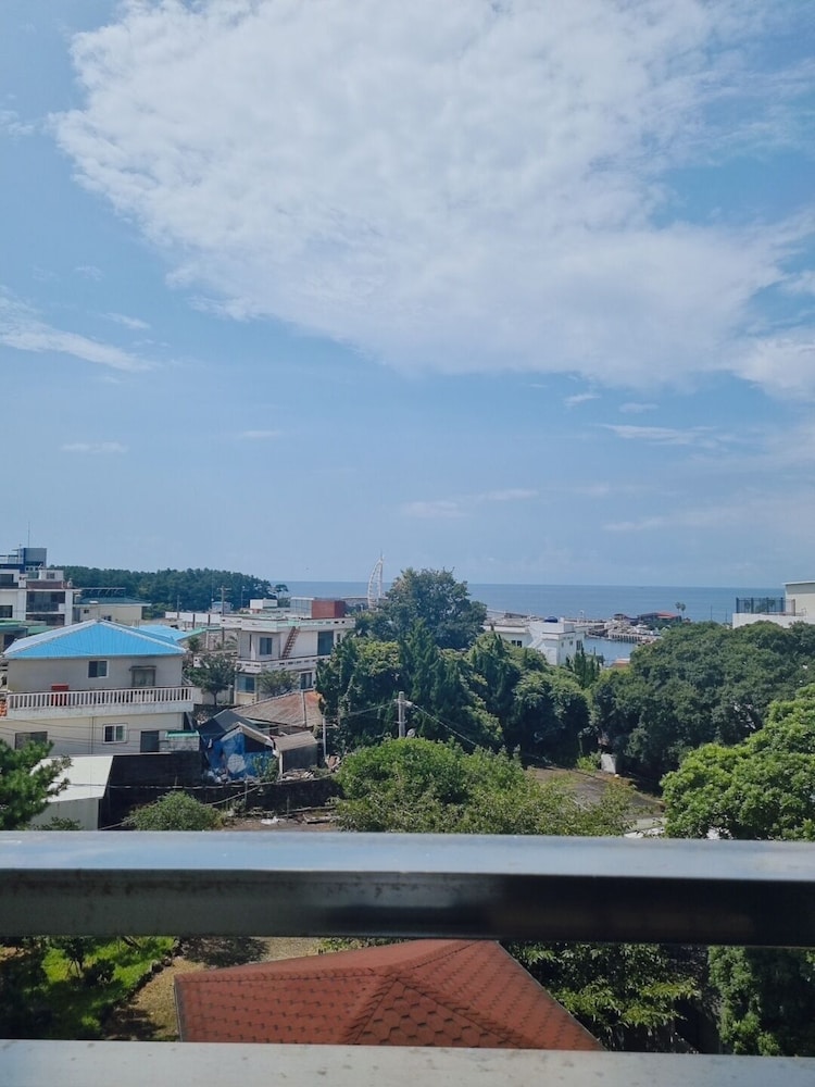 Cheonjiyeon Crystal Hotel 21