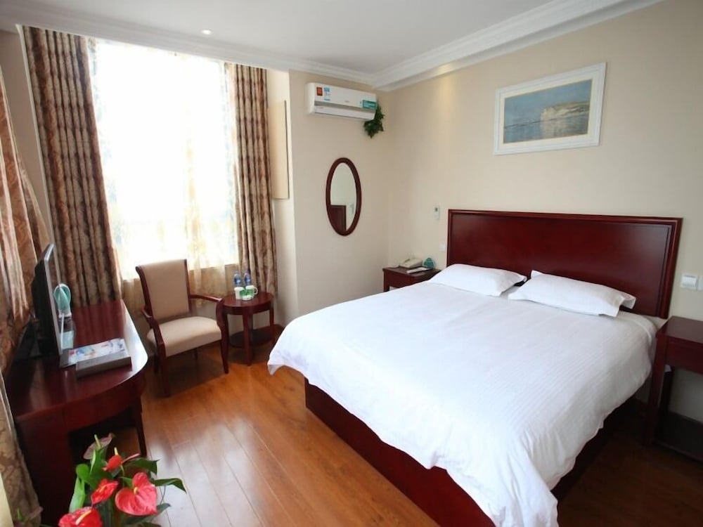 GreenTree Inn Nantong Tongzhou District Pingchao Bus Station Express Hotel