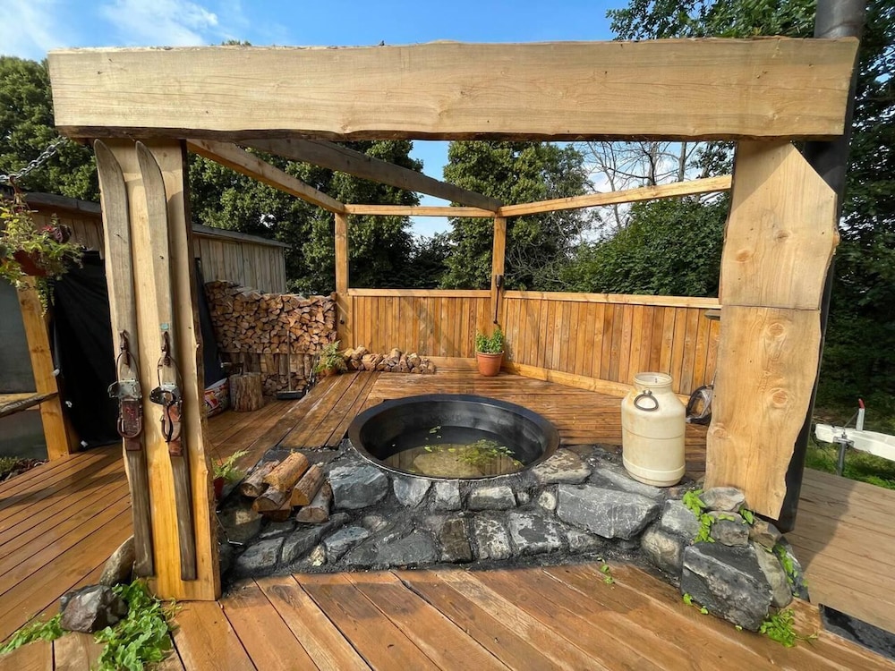Glamping Jedlova Sleeps 6 With Deck