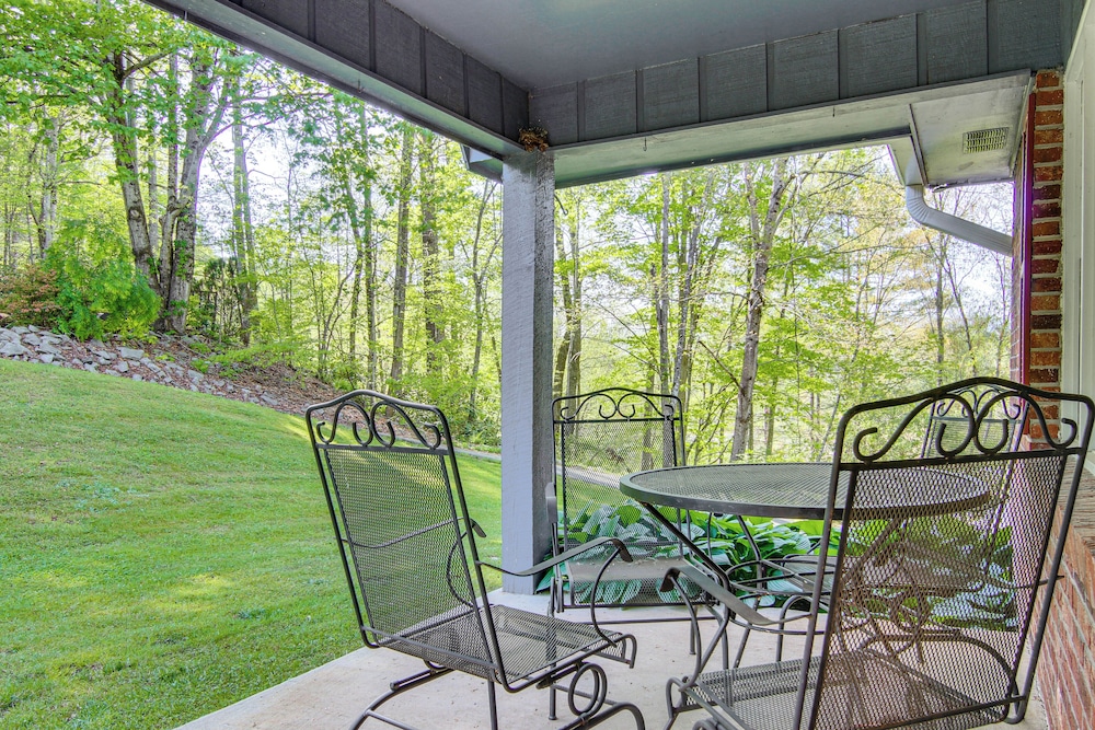 1 Mi to Pisgah Natl Forest: Wooded Haven w/ Deck