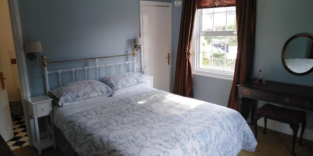 Holly House Bed & Breakfast