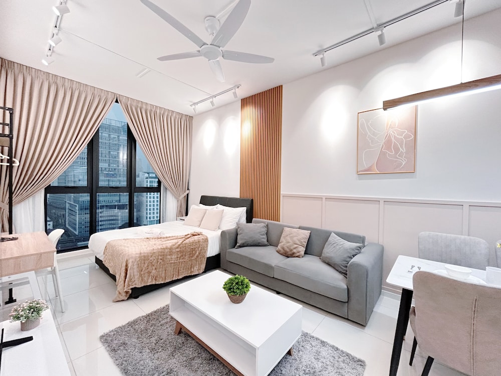 Majestic Residence by Manhattan Group