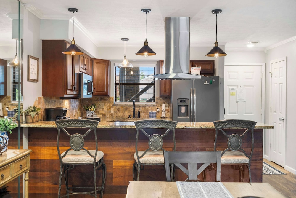 Blue Royale Retreat - Condo for 6