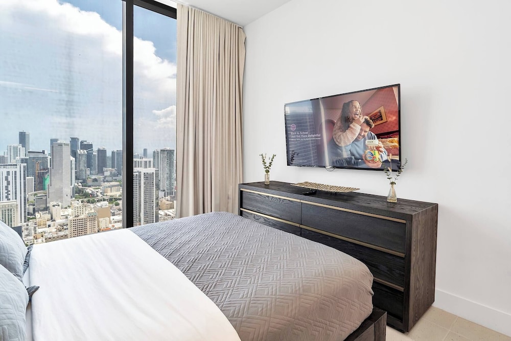 3BR Penthouse Direct, Stunning Water Views