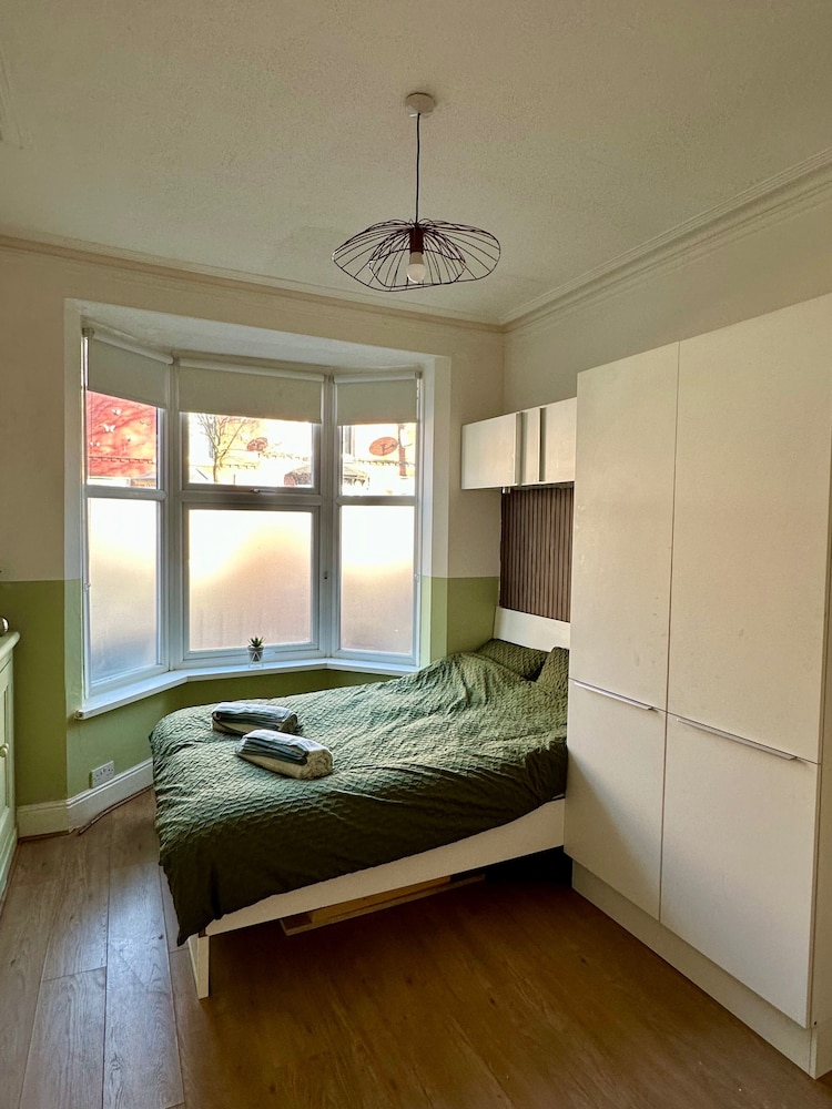 4-bed 3 Bath House in Leicester City
